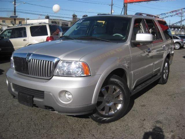 2004 Lincoln Navigator V25