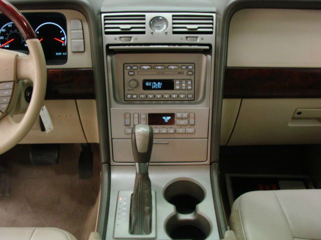 2004 Lincoln Navigator Unknown