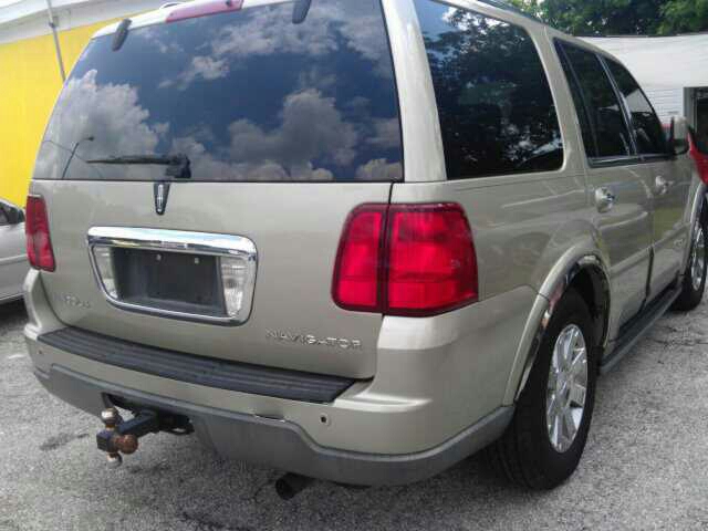 2004 Lincoln Navigator R25