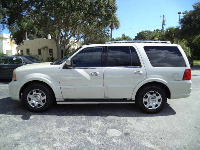 2005 Lincoln Navigator 2dr Coupe Convertible