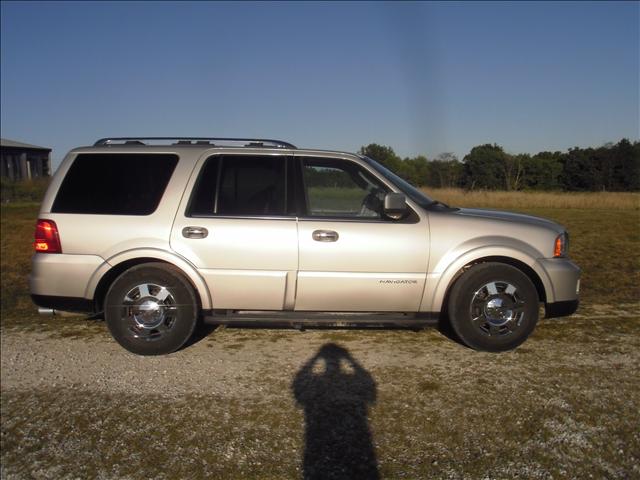 2005 Lincoln Navigator SLT 25