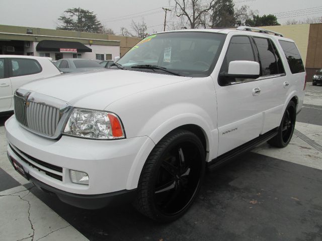 2005 Lincoln Navigator 2dr Coupe Convertible