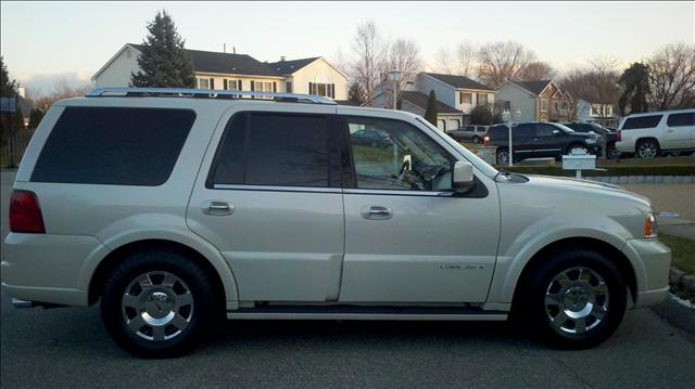 2005 Lincoln Navigator SLT 25