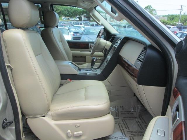 2005 Lincoln Navigator 4DR LS AWD