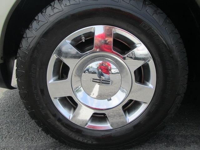 2005 Lincoln Navigator 4DR LS AWD