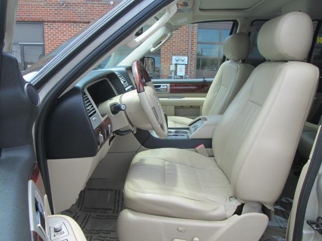 2005 Lincoln Navigator 4DR LS AWD