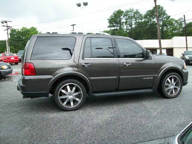 2006 Lincoln Navigator 2WD 4dr V6 SE SUV