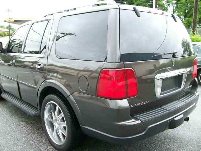 2006 Lincoln Navigator 2WD 4dr V6 SE SUV
