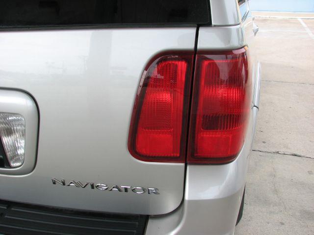 2006 Lincoln Navigator 2WD 4dr V6 SE SUV