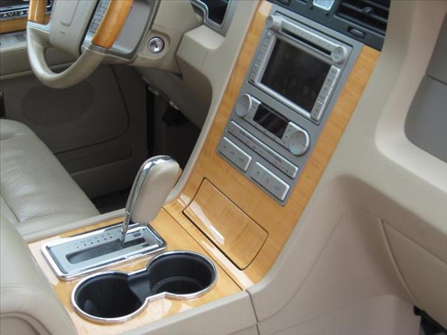2007 Lincoln Navigator 2WD 4dr V6 SE SUV
