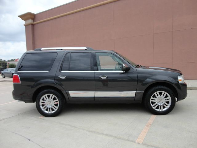 2007 Lincoln Navigator 2WD 4dr V6 SE SUV