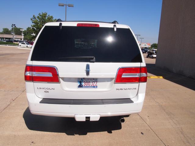 2011 Lincoln Navigator Base