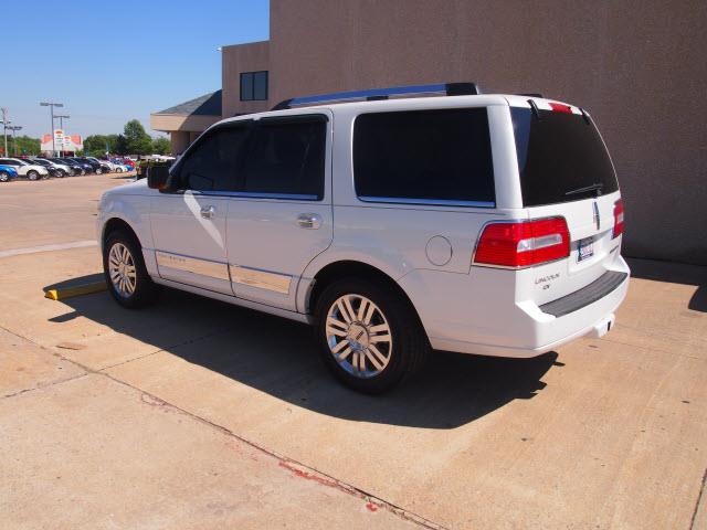 2011 Lincoln Navigator Base