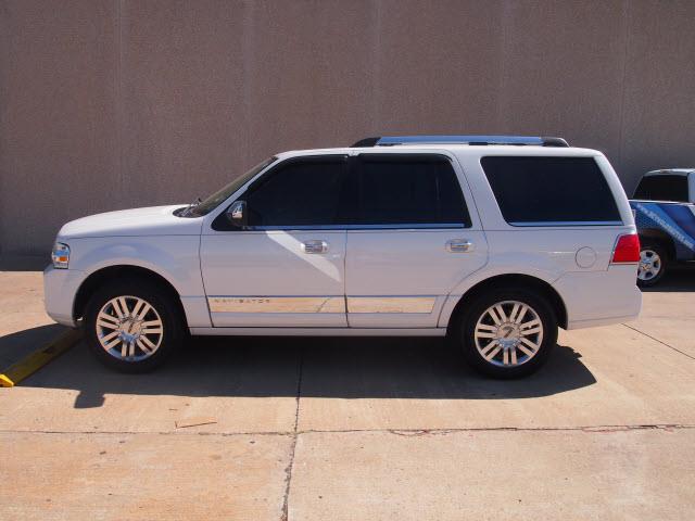 2011 Lincoln Navigator Base