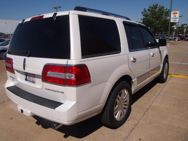 2011 Lincoln Navigator Base