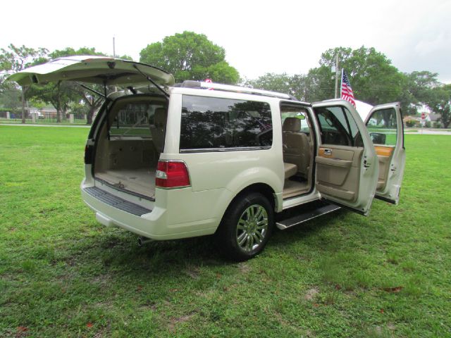 2007 Lincoln Navigator L Ram 3500 Diesel 2-WD