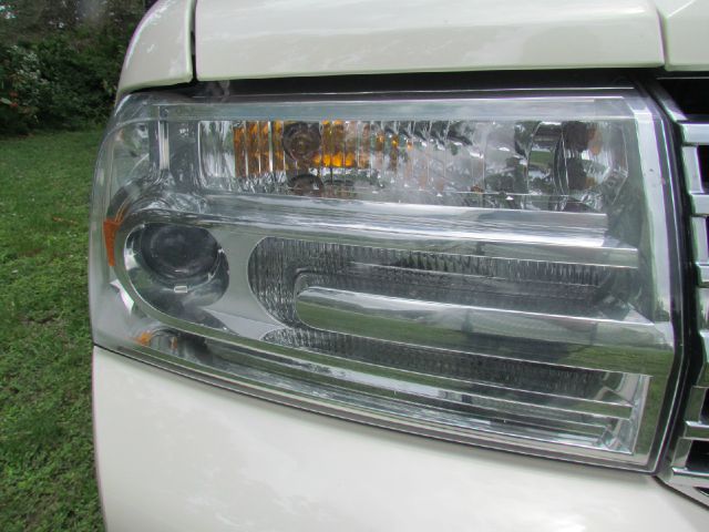 2007 Lincoln Navigator L Ram 3500 Diesel 2-WD