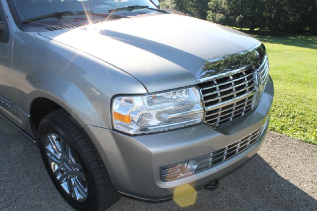 2008 Lincoln Navigator L Ram 3500 Diesel 2-WD