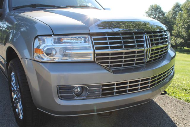 2008 Lincoln Navigator L Ram 3500 Diesel 2-WD