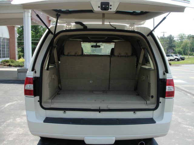 2008 Lincoln Navigator L Ram 3500 Diesel 2-WD