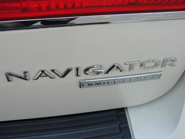 2008 Lincoln Navigator L Ram 3500 Diesel 2-WD