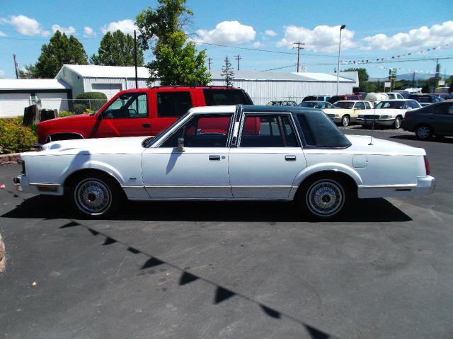 1988 Lincoln Town Car Base