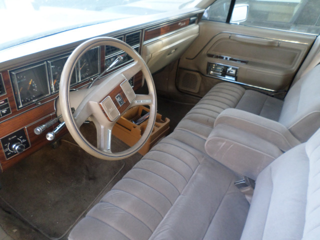 1988 Lincoln Town Car Base