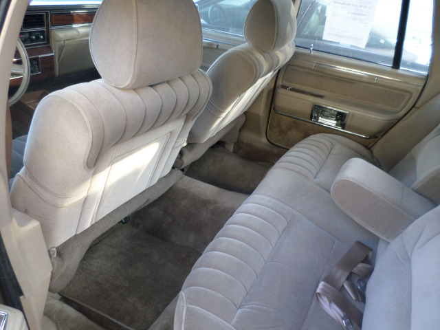 1988 Lincoln Town Car Base