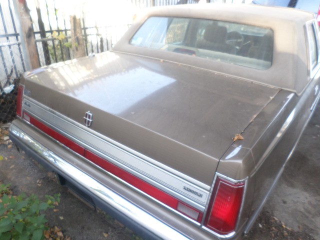 1988 Lincoln Town Car Base