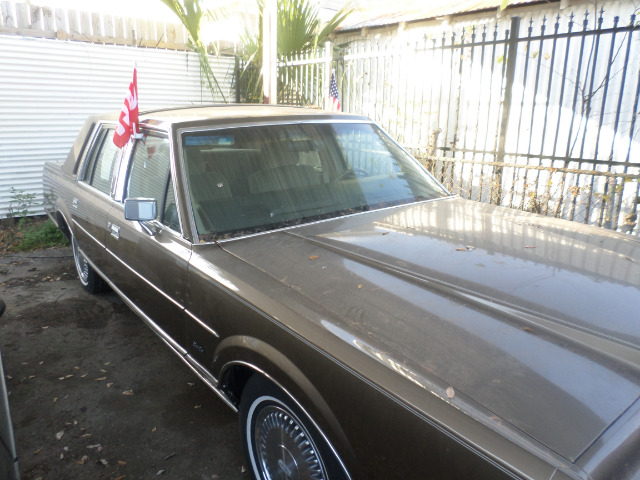1988 Lincoln Town Car Base