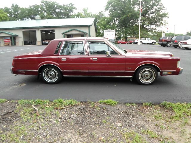 1988 Lincoln Town Car Base