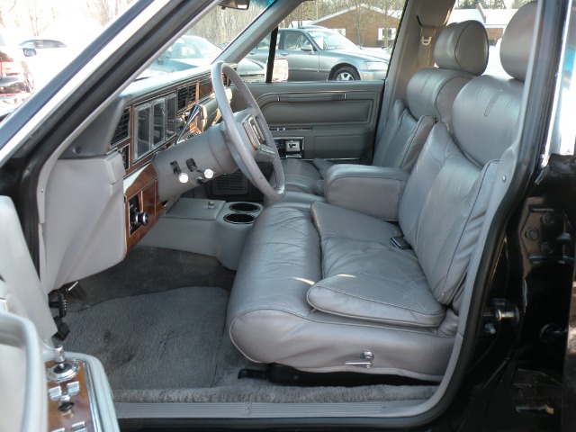 1989 Lincoln Town Car DOWN 4.9 WAC