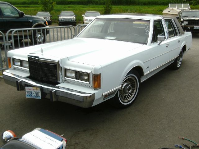 1989 Lincoln Town Car Base