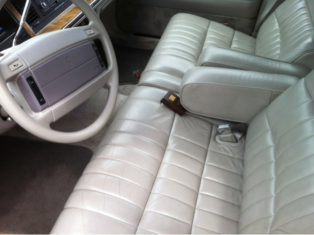 1990 Lincoln Town Car Base