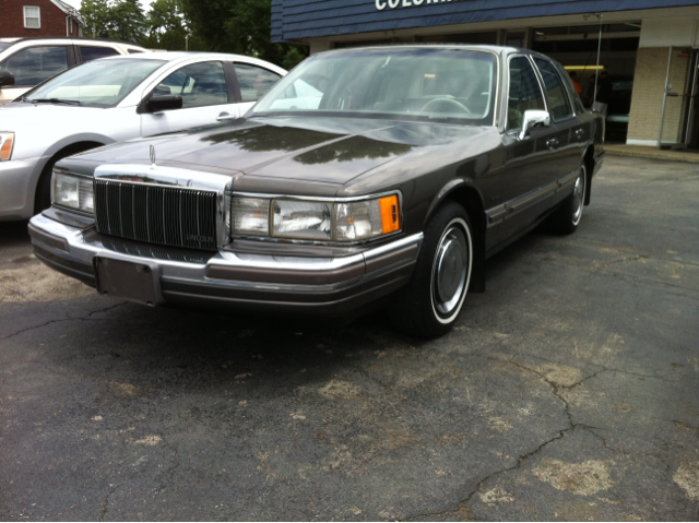1990 Lincoln Town Car Base