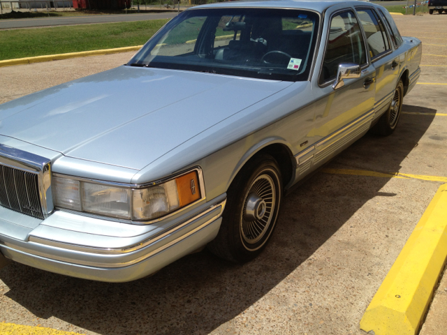 1992 Lincoln Town Car DOWN 4.9 WAC