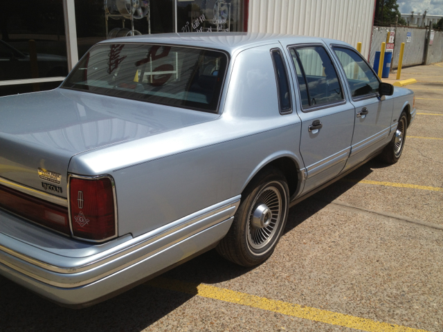1992 Lincoln Town Car DOWN 4.9 WAC