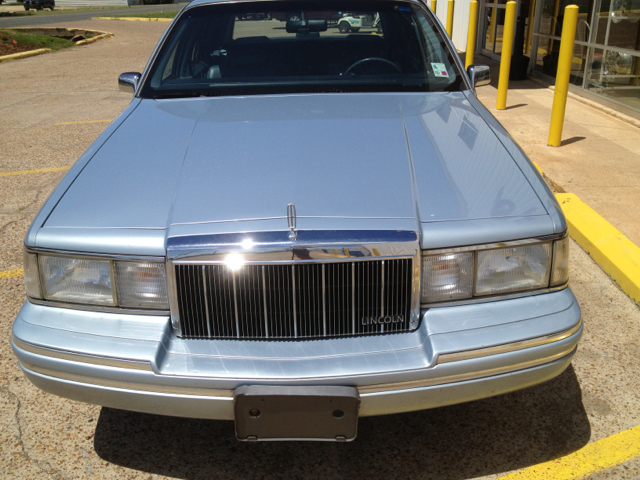 1992 Lincoln Town Car DOWN 4.9 WAC