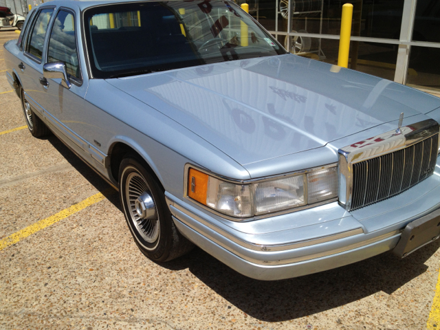 1992 Lincoln Town Car DOWN 4.9 WAC
