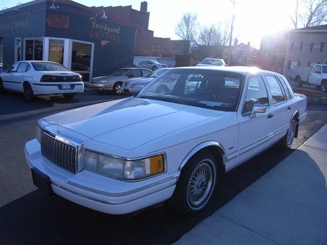 1993 Lincoln Town Car DOWN 4.9 WAC