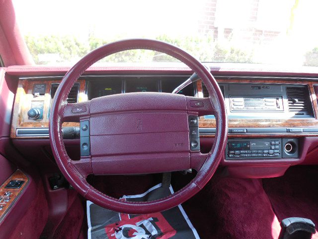 1993 Lincoln Town Car DOWN 4.9 WAC