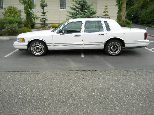 1994 Lincoln Town Car DOWN 4.9 WAC