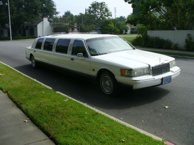 1994 Lincoln Town Car DOWN 4.9 WAC