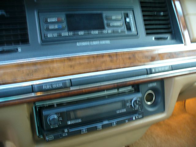 1994 Lincoln Town Car DOWN 4.9 WAC