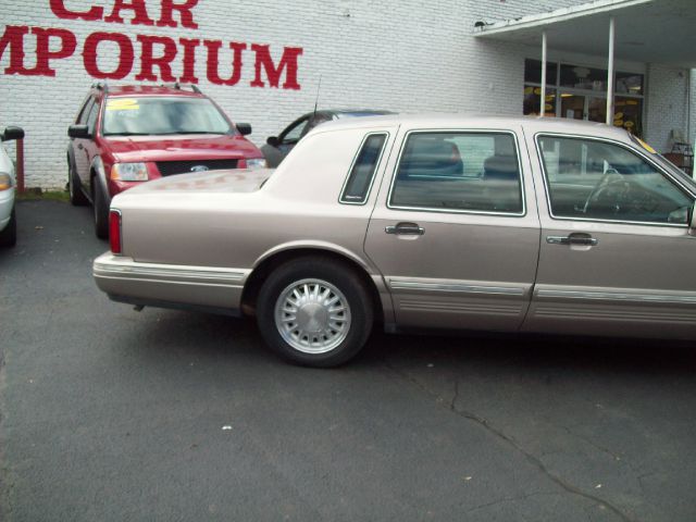 1995 Lincoln Town Car DOWN 4.9 WAC