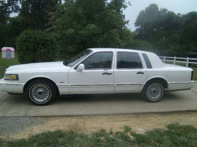 1995 Lincoln Town Car DOWN 4.9 WAC