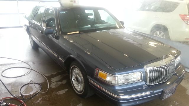 1996 Lincoln Town Car DOWN 4.9 WAC