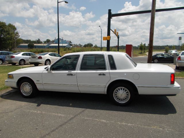 1996 Lincoln Town Car DOWN 4.9 WAC