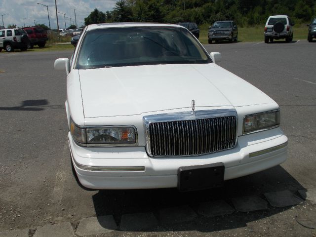 1996 Lincoln Town Car DOWN 4.9 WAC
