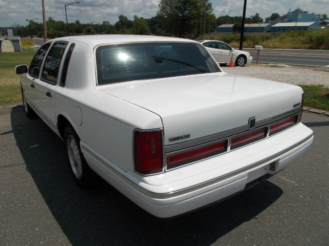 1996 Lincoln Town Car DOWN 4.9 WAC